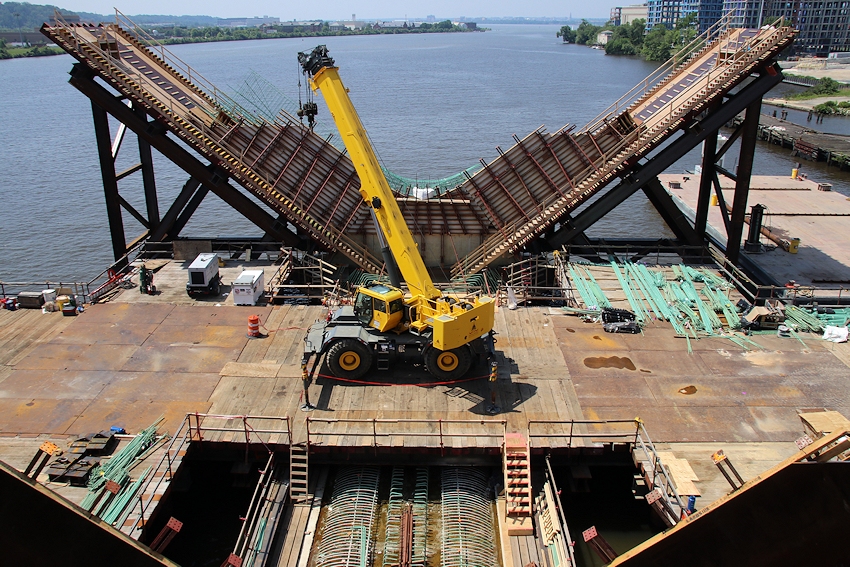 South Capitol Street/Frederick Douglass Bridge